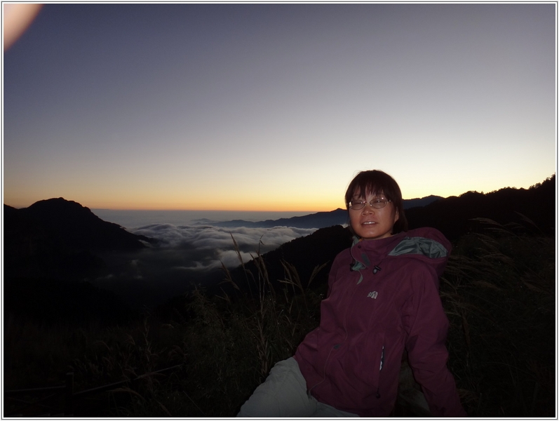 2011-10-26 05-45-43三六九山莊看雲海.JPG